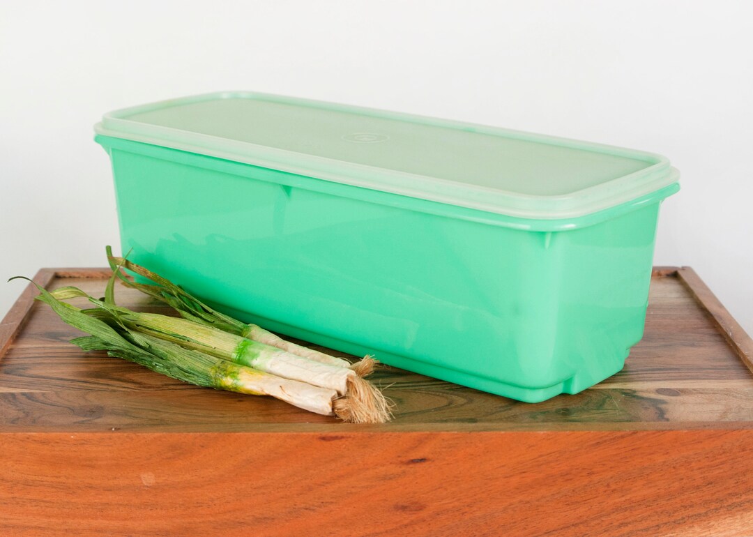 Tupperware Celery Keeper Veggie Crisper, Easy Crisp Vegetable