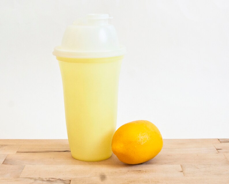 Salad Dressing RED Tupperware "Quick Shake" Drink Mixer Shaker