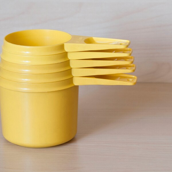Tupperware Nesting Measuring Cup Set Yellow Set of 5