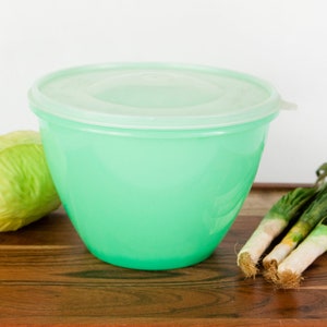 Tupperware Lettuce Keeper Crisp It Salad Storage Bowl, Jade Green