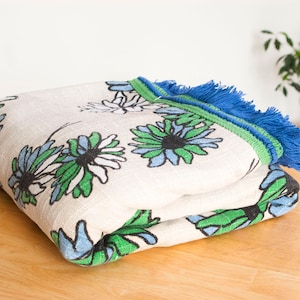 Daisy Bedspread Blanket with Fringe, Morgan Jones 1960s Flower Pattern, TWIN size