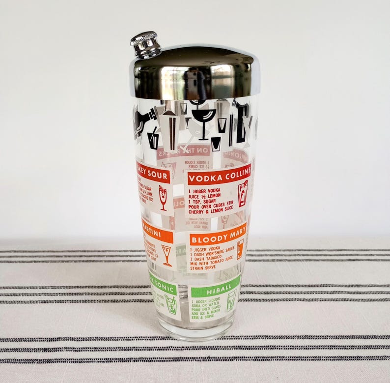 Puede incluir: Un juego de tres tazas de cer&aacute;mica con un acabado mate moteado. Las tazas son en tonos crema, gris claro y gris oscuro. Cada taza tiene un dise&ntilde;o simple y minimalista, ideal para caf&eacute; o t&eacute;.