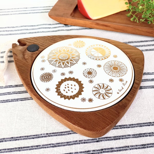 Fred Press Cheese Board Charcuterie Trivet Heat Pad, Wood Mid Century Modern, Gold Daisy