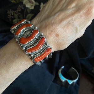 Vintage Sterling Silber Rote Mittelmeer Koralle Armreif.