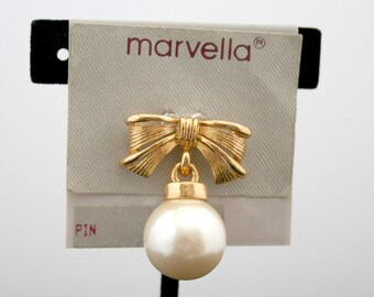 Vintage Marvella LARGE Pearl Drop Brooch Stunning Pin Unsigned on Original Card Faux Pearl Gold Tone Shiny Metal Fabulous Accessory