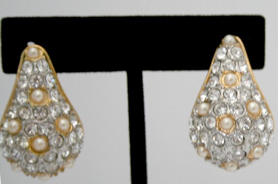 VINTAGE Elegant Rhinestone and Pearl Clip Earring… - image 2