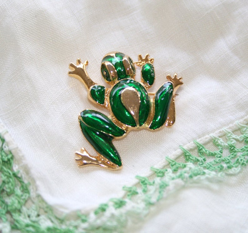 Vintage Frog Pin with Pendant Loop Enamel Looks like Unsigned Carolee Very Cute Necklace or Pin