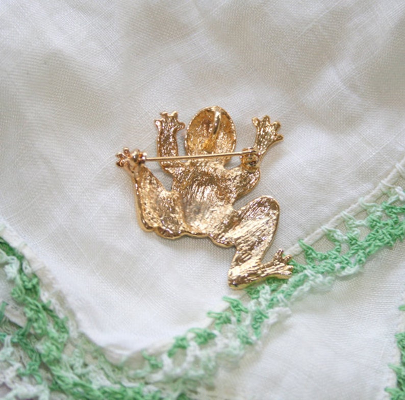 Vintage Frog Pin with Pendant Loop Enamel Looks like Unsigned Carolee Very Cute Necklace or Pin