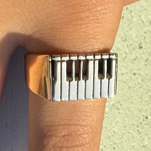 Model 1604 Piano Keyboard Design on Solid Brass Ring ( Hand Carved ) Music Instrument