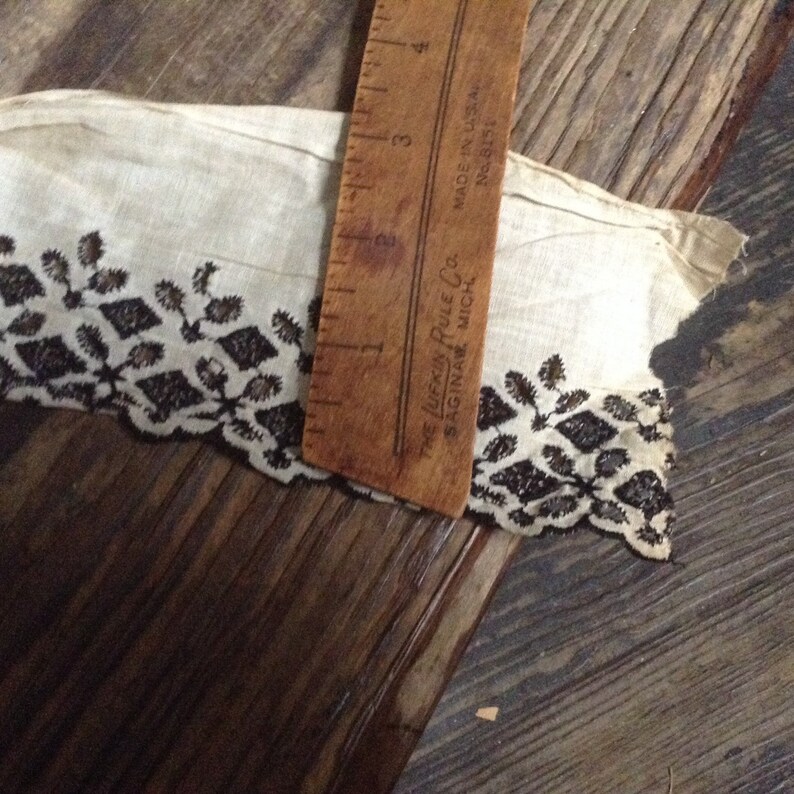 3 yards 4 wide bw embroidered edging