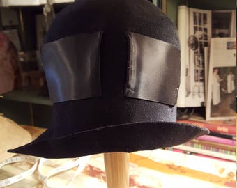 1920s Black Felt Cloche-hat