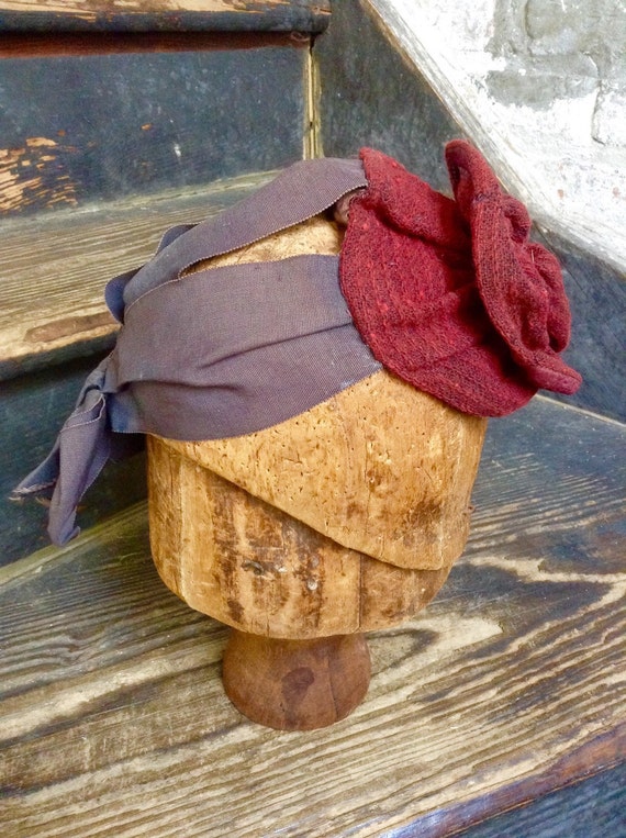 Victorian perchy hat, red wool - image 3