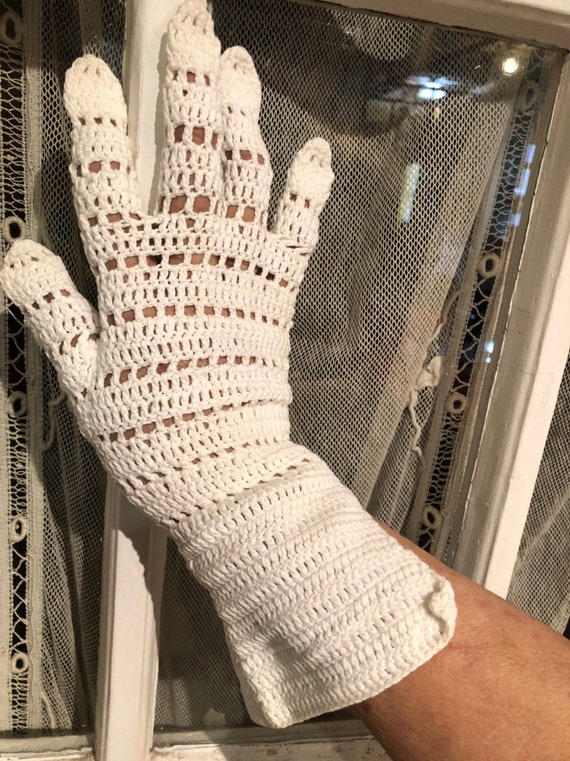 hand Crochet Art Deco gloves - image 2