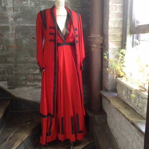 Edwardian Walking Suit, c. 1900 Gay 90's, Downton