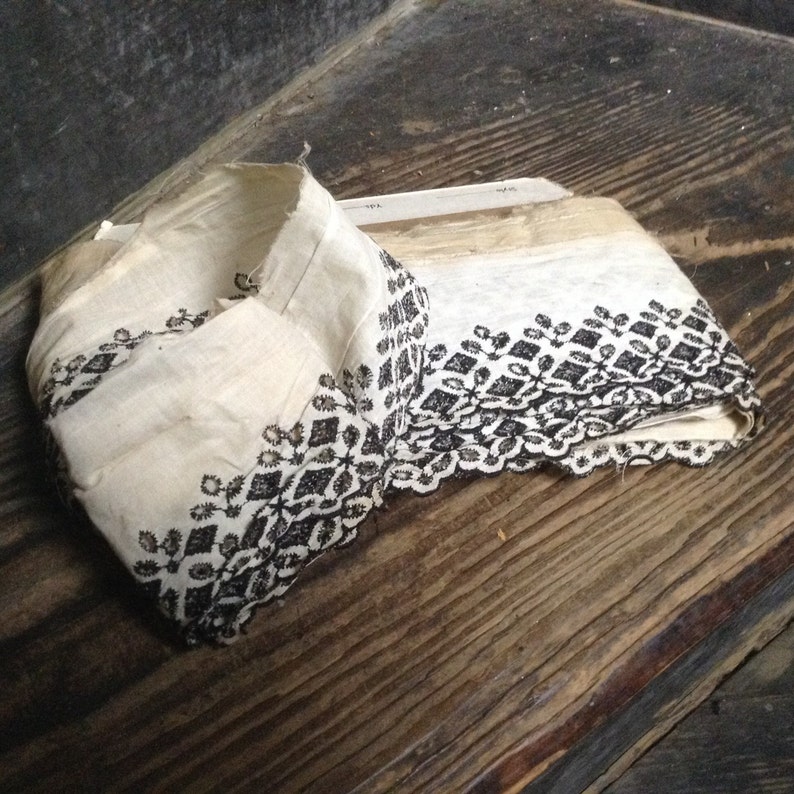 3 yards 4 wide bw embroidered edging