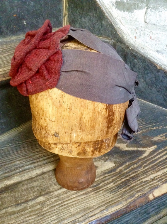 Victorian perchy hat, red wool - image 2