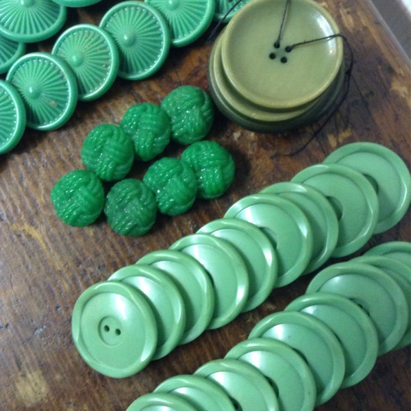 Greenies-mixed bag of vintage button sets