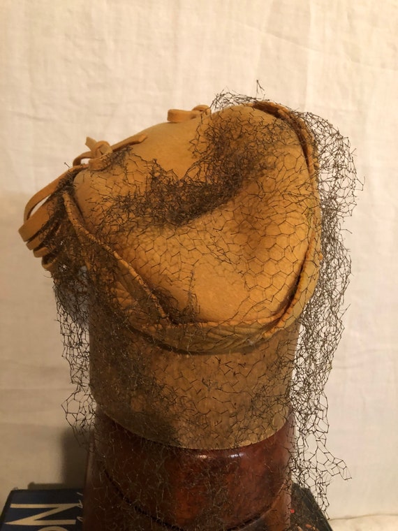 1940 mustard yellow felt hat - image 1