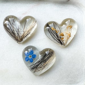 Pet Hair Memorial Heart Keepsake: Resin Paperweight with Forget-Me-Not or Gold Flakes