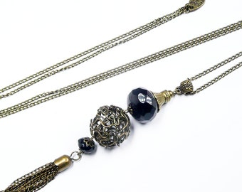 Sautoir perles noires, collier pendentif pompon, boule ajourée, collier longue chaine, bijou bronze, boheme chic