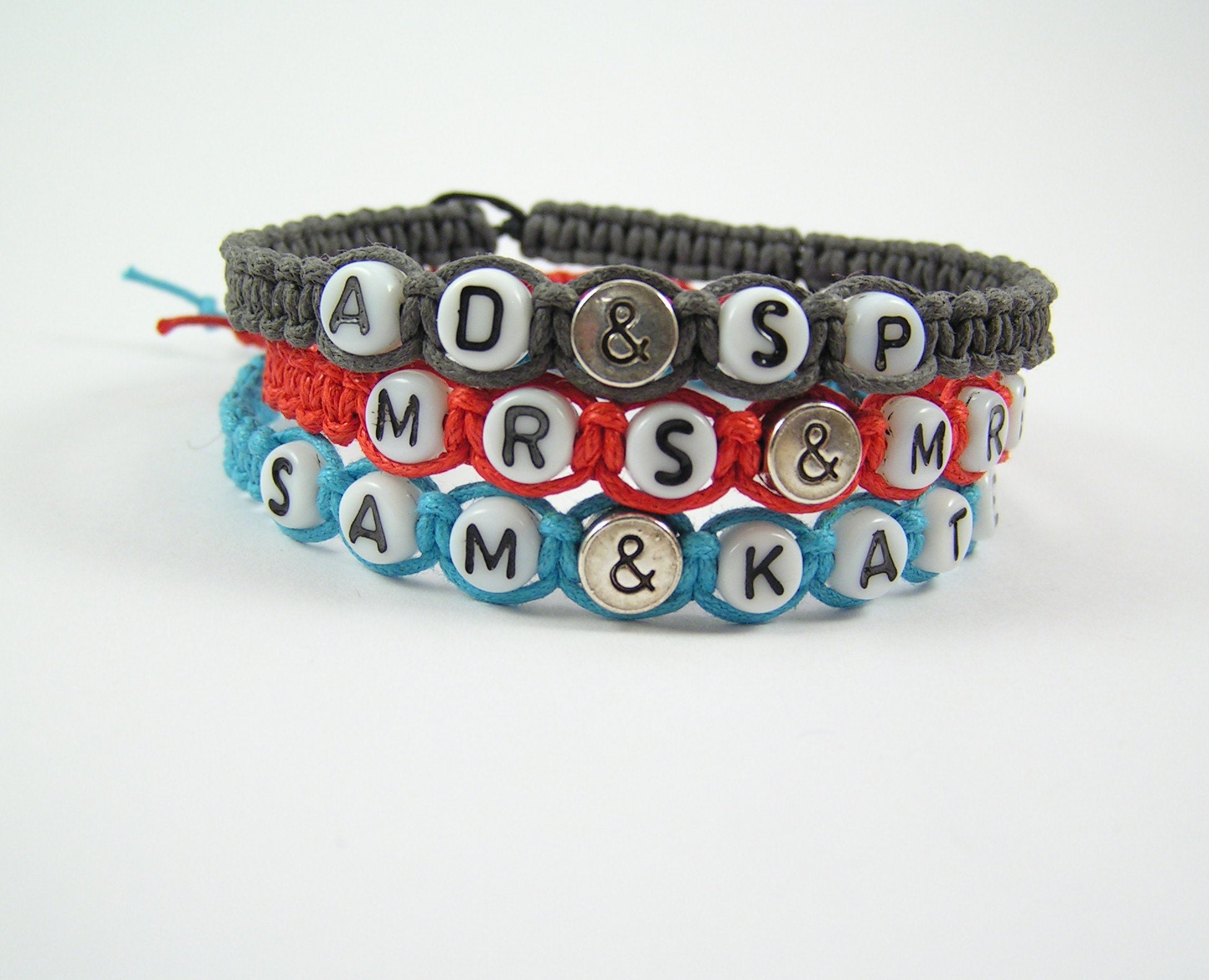 Pulsera con letras personalizable - MELLUSHOP