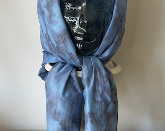 FOULARD HUSTKA camouflage bleu véritable duvet d'oie Écharpe bouffante Écharpe rembourrée en duvet de style Babushka