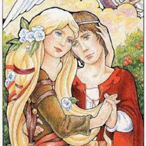 Könnte beinhalten: Eine Tarotkarten-Illustration mit dem Titel VI The Lovers, die eine blonde Person und eine braunhaarige Person bei einer Umarmung zeigt. Über ihnen erscheint eine geflügelte Figur in den Wolken. Die Karte enthält den Text VI Les Amoureux, VI Gli Amanti, VI The Lovers, VI Die Liebenden und VI Los Enamorados.