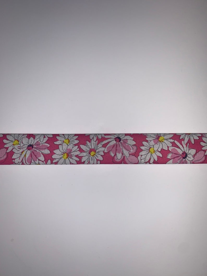 Slide On Trach Tie Covers Daisies image 1