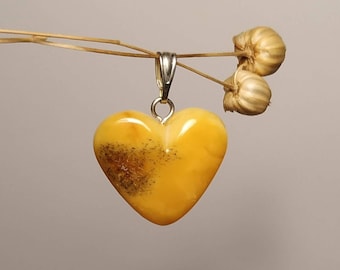 Genuine amber heart/Yellow amber pendant/Natural amber pendant/Amber gift/Authentic amber heart