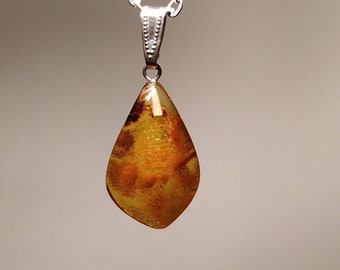 Leaf shape amber pendant/Baltic amber jewelry/Natural amber pendant/Authentic amber/ Teardrop amber/Cognac amber pendant with a chain