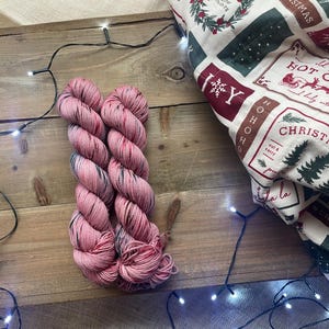 Handgefärbtes Garn | Weihnachtsquilt | Ganzer Strang | Ungefähr 100g