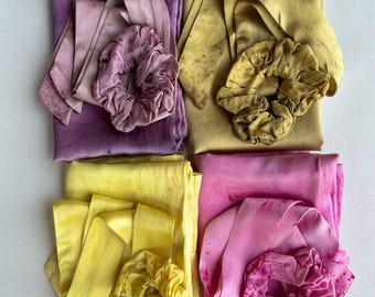 Handfärgat sidenörngott med scrunchie och band – Lyxiga sovkläder