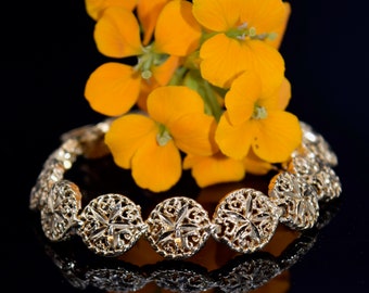 Gold Tone Sand Dollar Link Bracelet