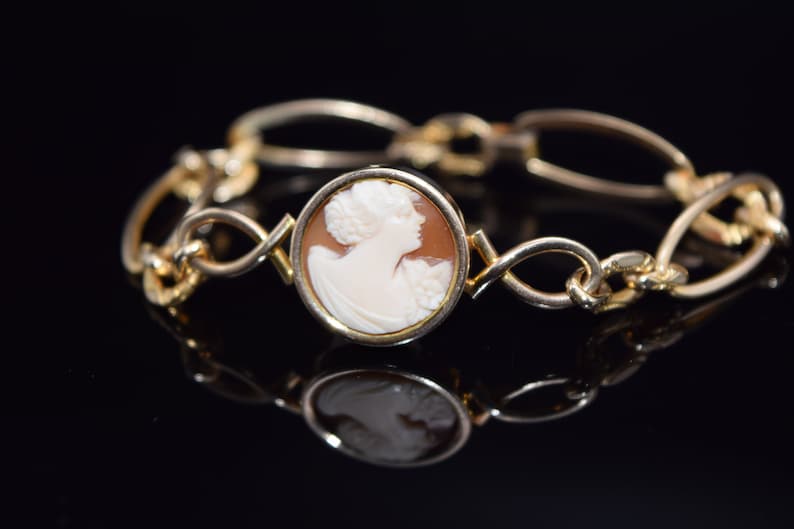 Vintage SIMMMONS Gold Cameo Bracelet Hand Carved Shell Cameo Bracelet Cameo Jewelry