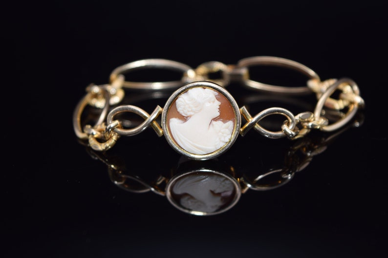 Vintage SIMMMONS Gold Cameo Bracelet Hand Carved Shell Cameo Bracelet Cameo Jewelry