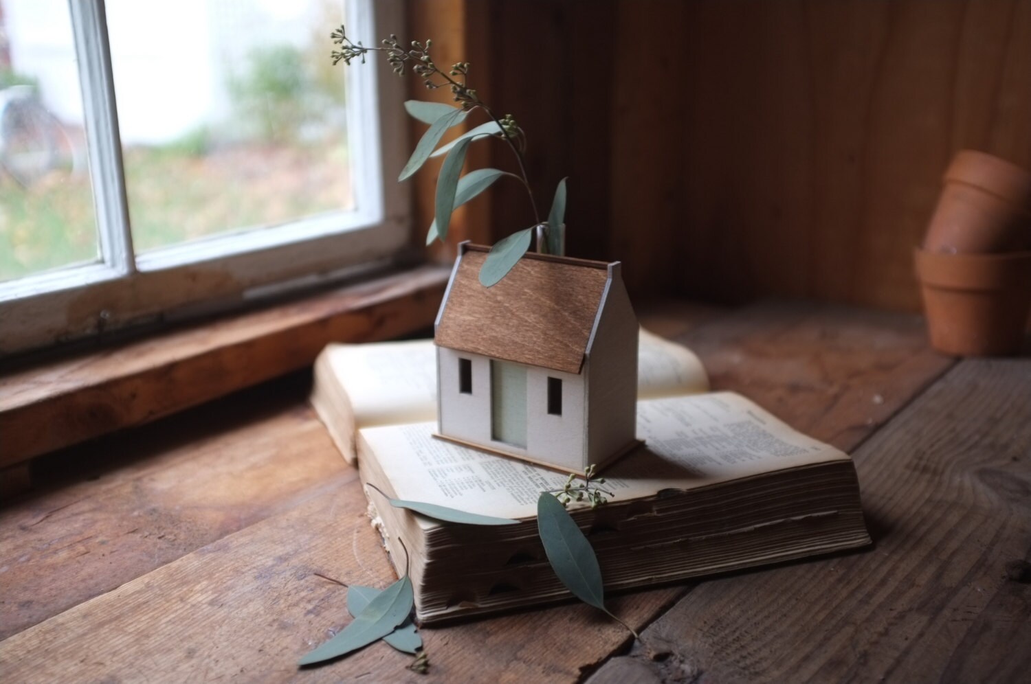 Vase de Bourgeon Chalet Irlandais - Structure Maison Miniature Modèle Bâtiment Historique Blanchi à 