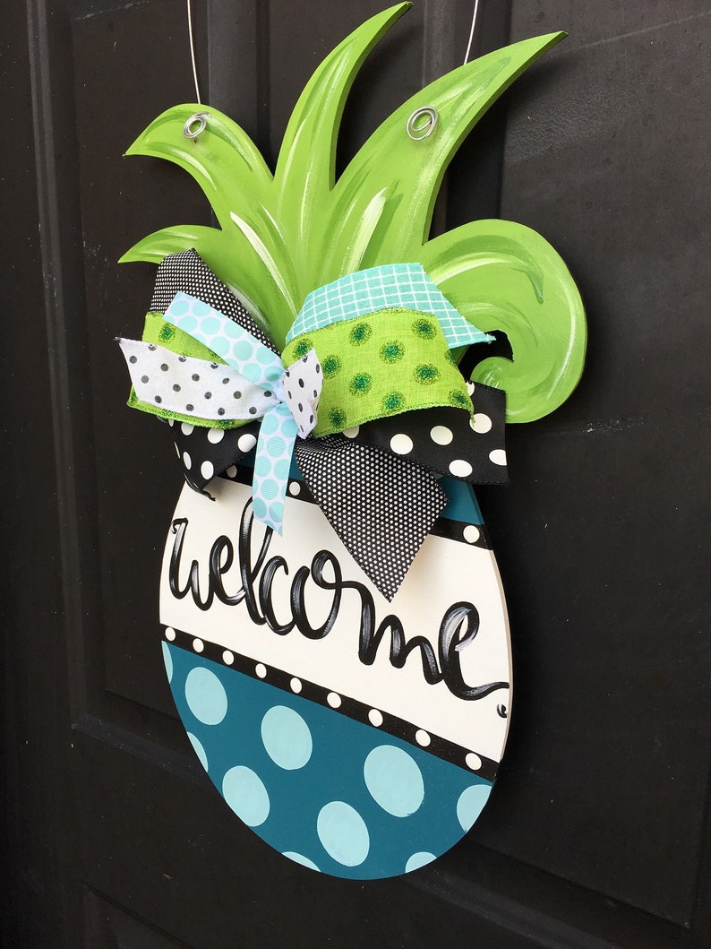Wooden Pineapple Door Hanger Image 0