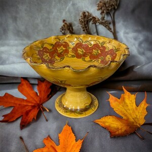 Vintage Baies D&#39;Autmn Pedestal Bowl