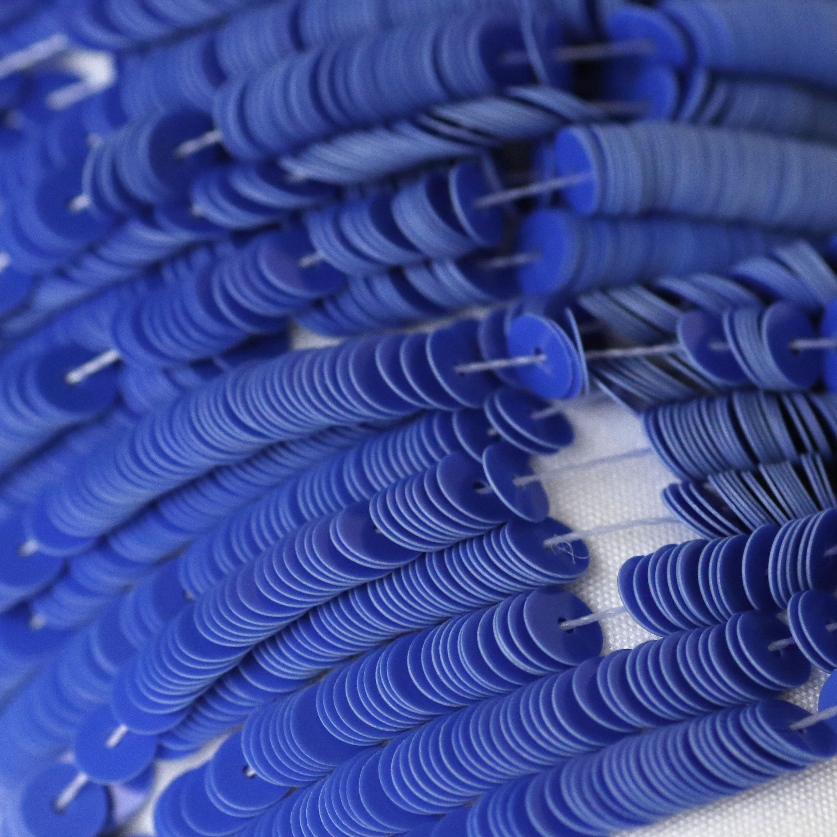 Dunkelblaue französische Pailletten: 4 mm breite französische Pailletten zum Sticken