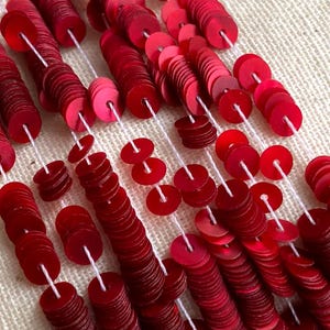 Paillettes speciali in madreperla color rosso carminio da 4 mm, paillettes francesi su filo, LM n. Nacro74, paillettes per decorazioni, paillettes PAE242