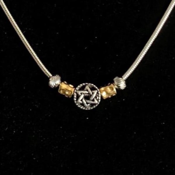Collar con dije de estrella de David, ajustable, 18"