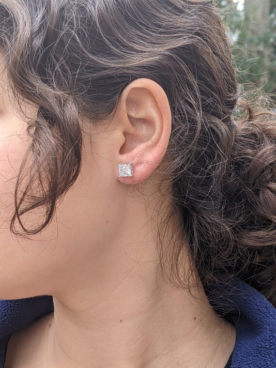 Twobirch 2 Carat DEW Princess Cut Moissanite Stud Earrings Set in