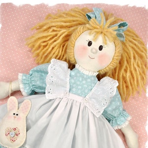 Modèle de poupée de chiffon Alison