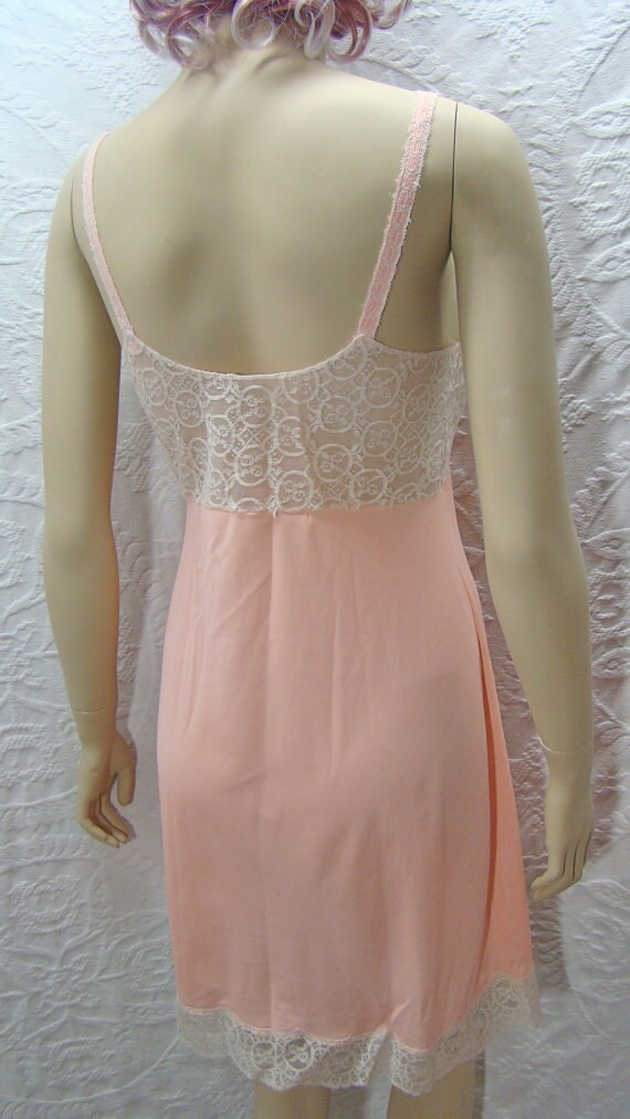 Vintage Short Full Slip with Lace Trim. Peach. Short … Gem