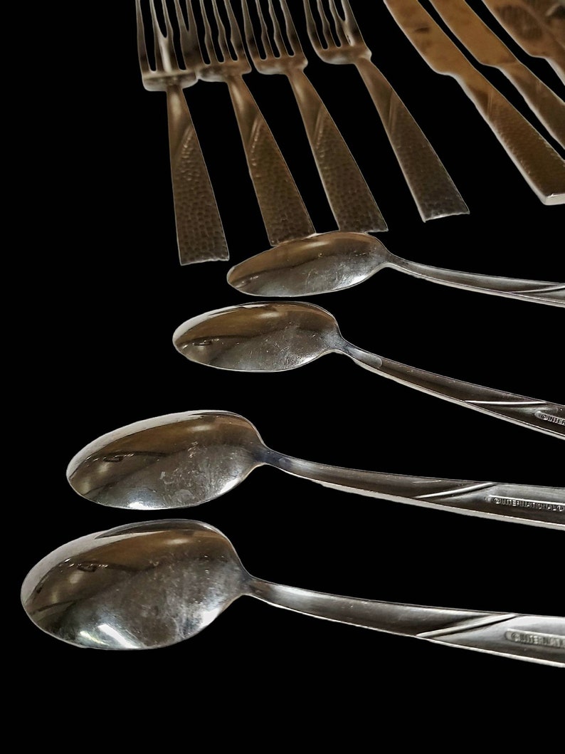 14 Pc Set, 4 Spoons, 4 Forks, 4 Knives, Serving Fork and Spoon