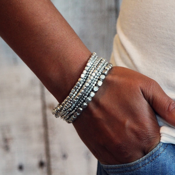Pulsera de cuentas de guijarro, pulsera de plata, pulsera de cuentas, pulsera elástica, pulsera apilable, joyería de yoga, pulsera de cuentas, pulsera de yoga