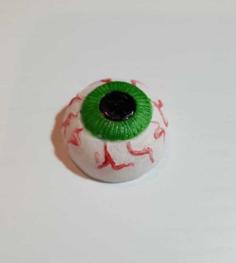 edible Eyeballs Halloween cake toppers fondant cupcake decoration image 3