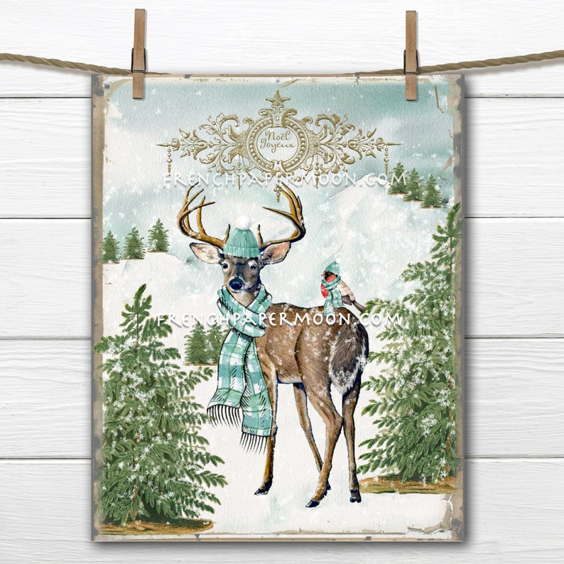 Puede incluir: Una tarjeta de Navidad de estilo vintage con un ciervo que lleva una bufanda de cuadros azules y blancos y un gorro azul. El ciervo est&aacute; de pie en un bosque nevado con un peque&ntilde;o p&aacute;jaro rojo posado en su espalda. La tarjeta tiene un borde dorado y blanco adornado con el texto "No&euml;l Joyeux" en el centro.