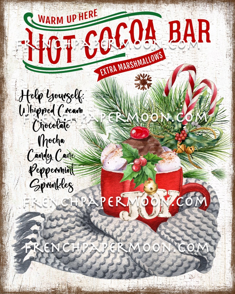 Puede incluir: Una taza roja con la palabra "JOY" est&aacute; llena de chocolate caliente y malvaviscos. La taza est&aacute; envuelta en una bufanda de punto gris. El fondo es un letrero de madera blanco con el texto "WARM UP HERE HOT COCOA BAR EXTRA MARSHMALLOWS" y una lista de ingredientes: "Whipped Cream, Chocolate, Mocha, Candy Cane, Peppermint, Sprinkles".