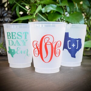 Traditional Couple&#39;s Monogram Shatterproof Cups, Personalized Wedding Cup, Custom Rehearsal Dinner, Customizable Engagement Party Plastic